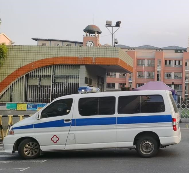 云霄救护车出租护送骨折病人一公里多少钱